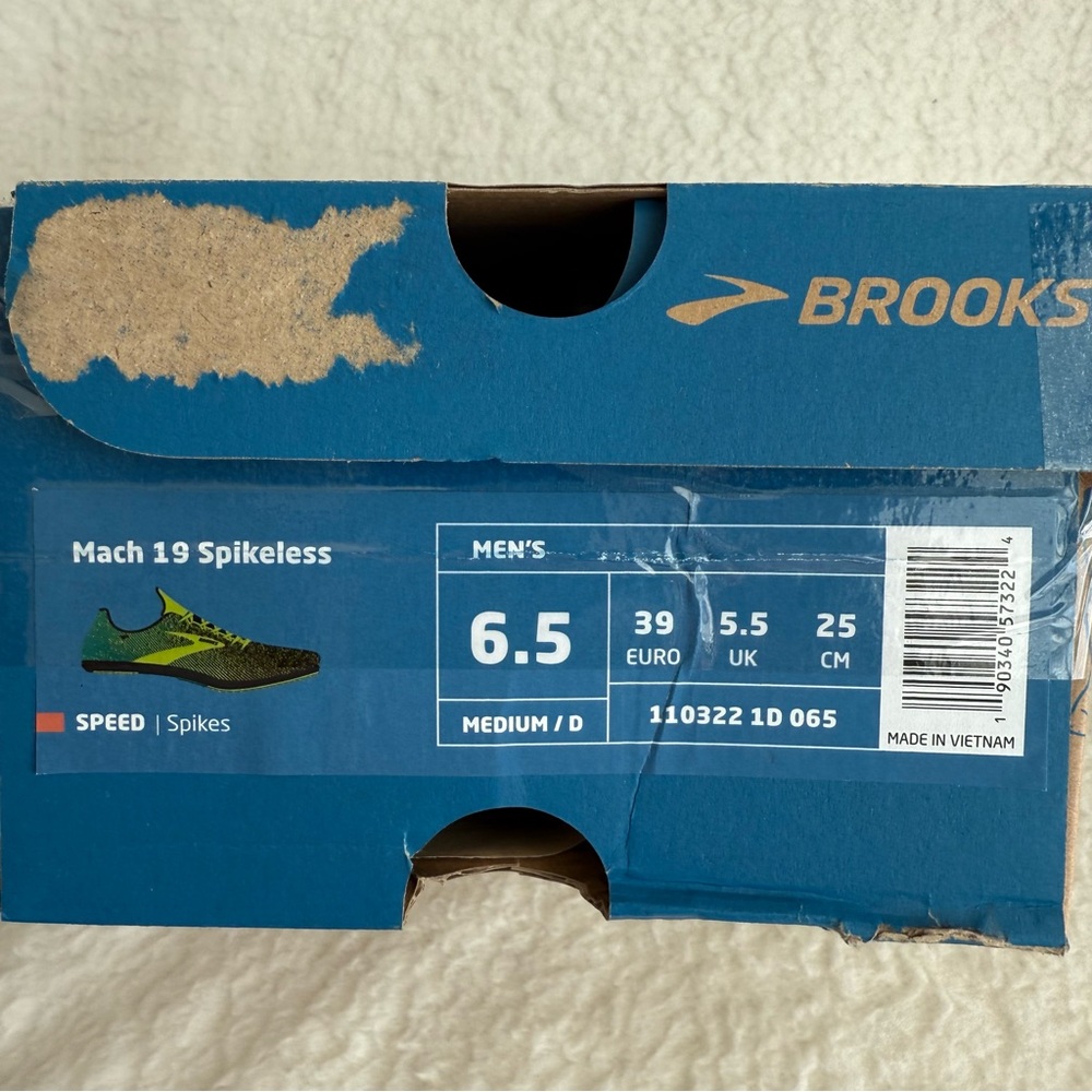 Brooks Men's Spikeless Green and Black Running Shoes, Size 6.5 Medium/D - Picture 2 of 11